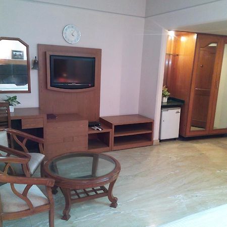 Hotel Queens Residency Gurgaon Eksteriør bilde