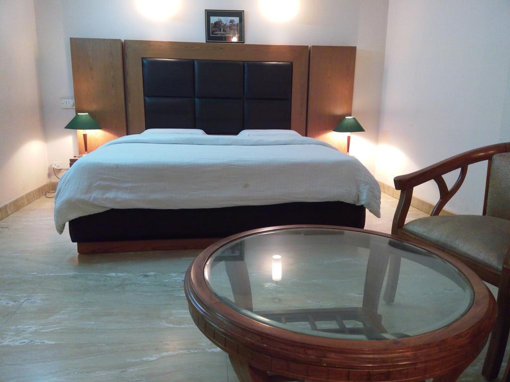 Hotel Queens Residency Gurgaon Rom bilde