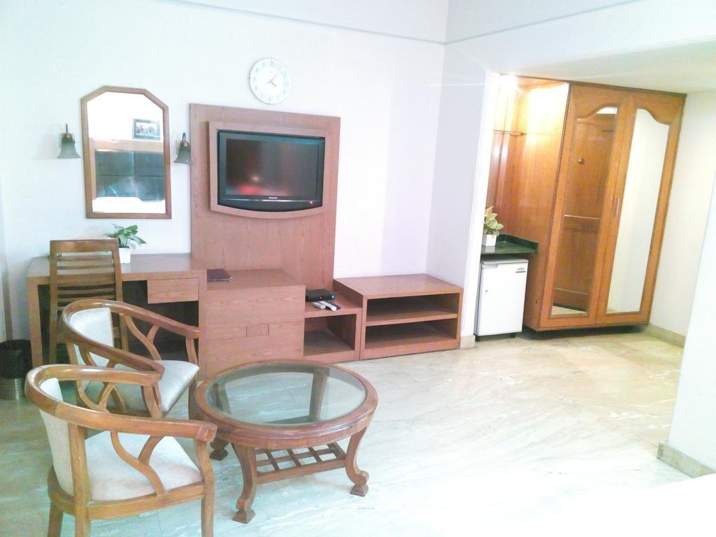 Hotel Queens Residency Gurgaon Eksteriør bilde