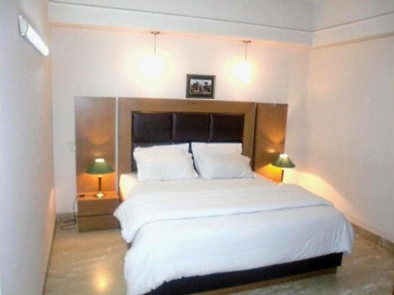 Hotel Queens Residency Gurgaon Eksteriør bilde