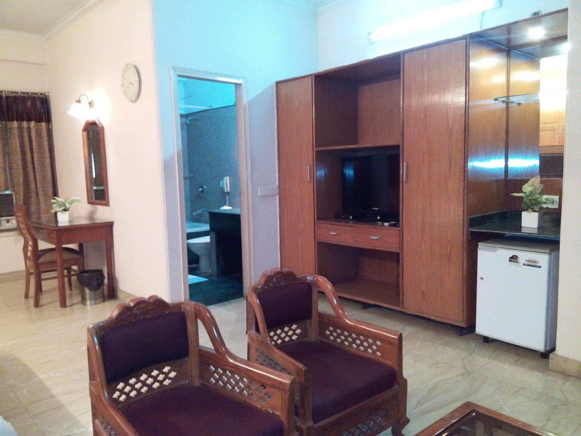 Hotel Queens Residency Gurgaon Eksteriør bilde