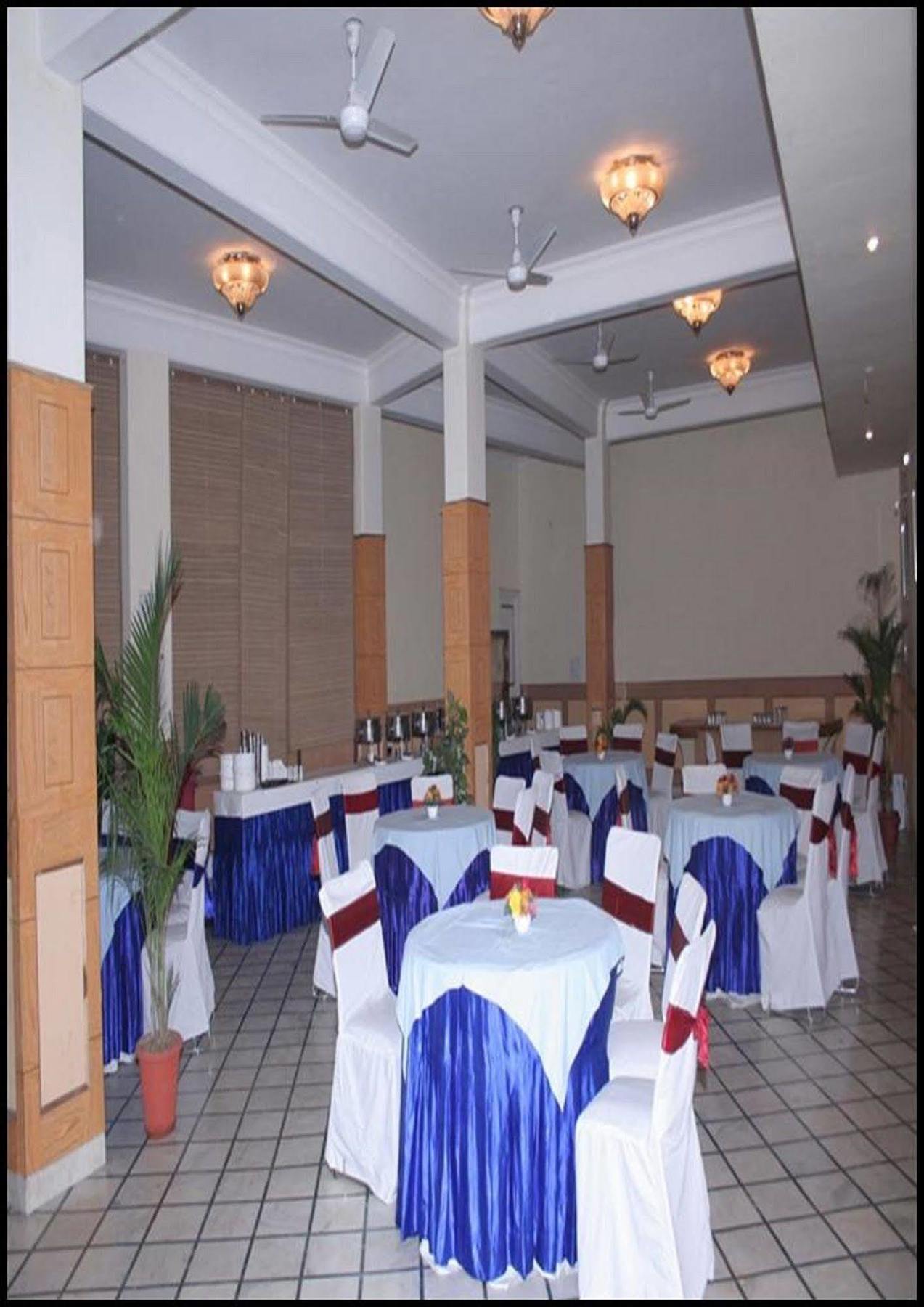 Hotel Queens Residency Gurgaon Eksteriør bilde