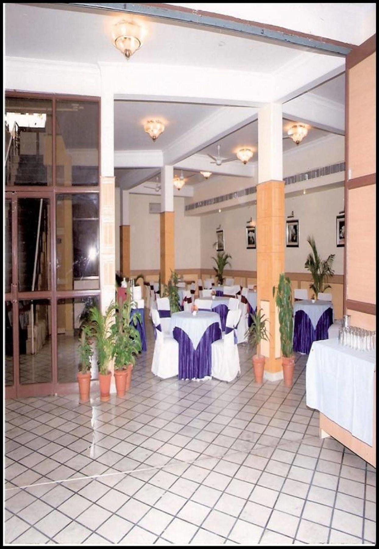 Hotel Queens Residency Gurgaon Eksteriør bilde